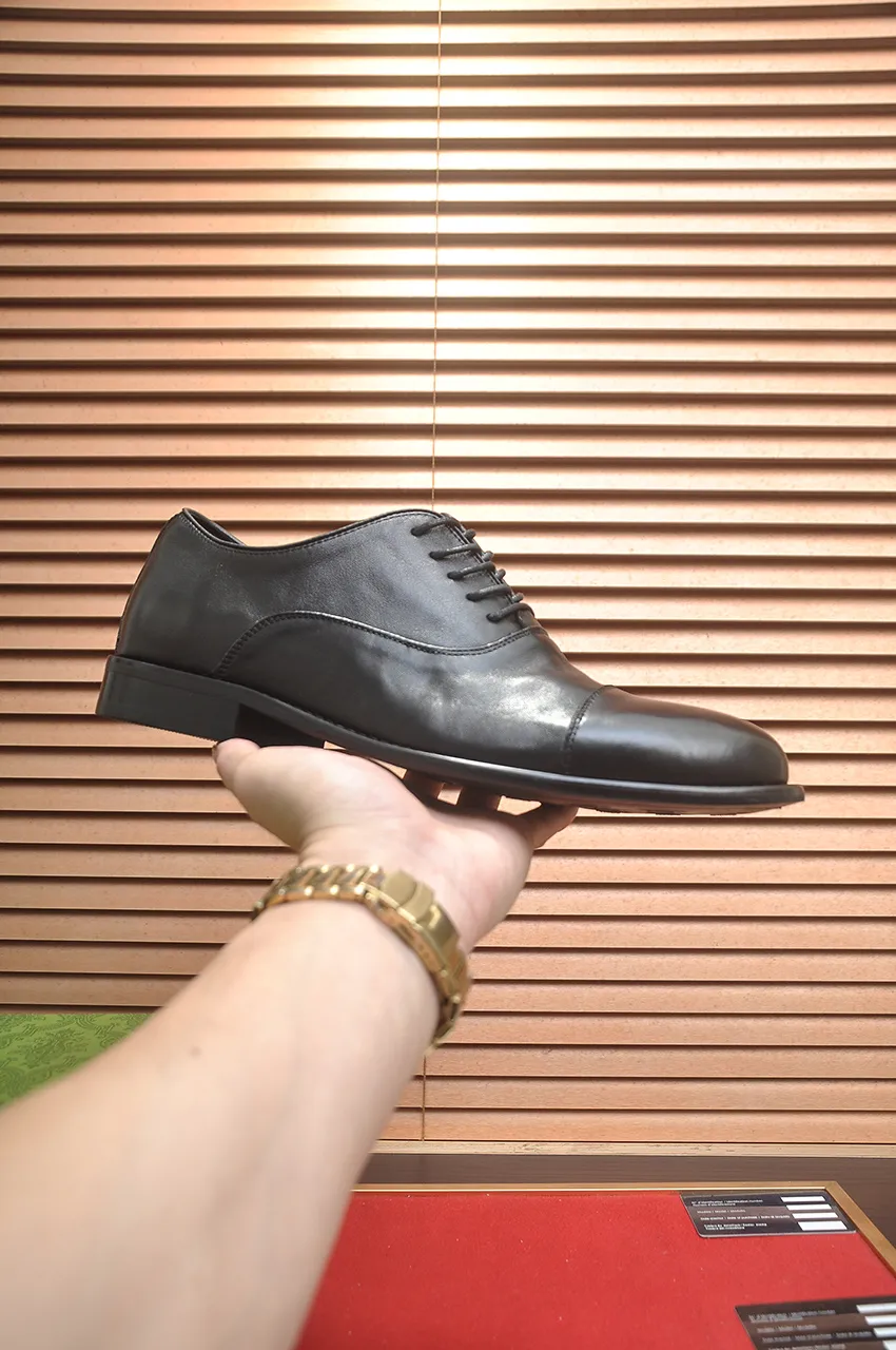 Men's shoes 💰580💶 Brand: GUCCI (Gucci) Standard code: Men's code 38/44 (45 can be customized) Grade: Same as the official website Original quality Material: Original cowhide Water-dyed cowhide lining Original rubber outsole Style category: Men's fashionable casual leather shoes Distinguished big-name luxury elements Top luxury Color: Actual picture